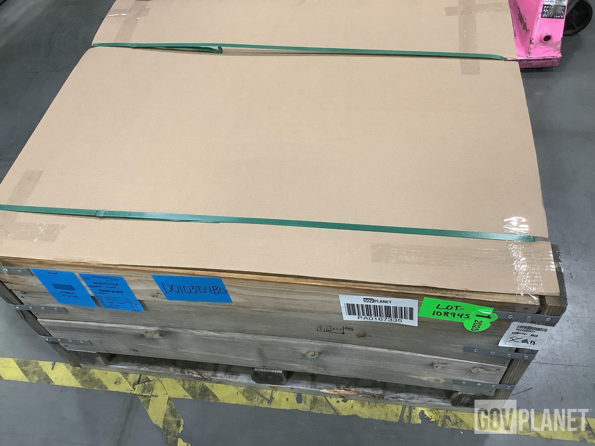 (4,577) Screw Thread Inserts & (7) Reverse Carrier Supports