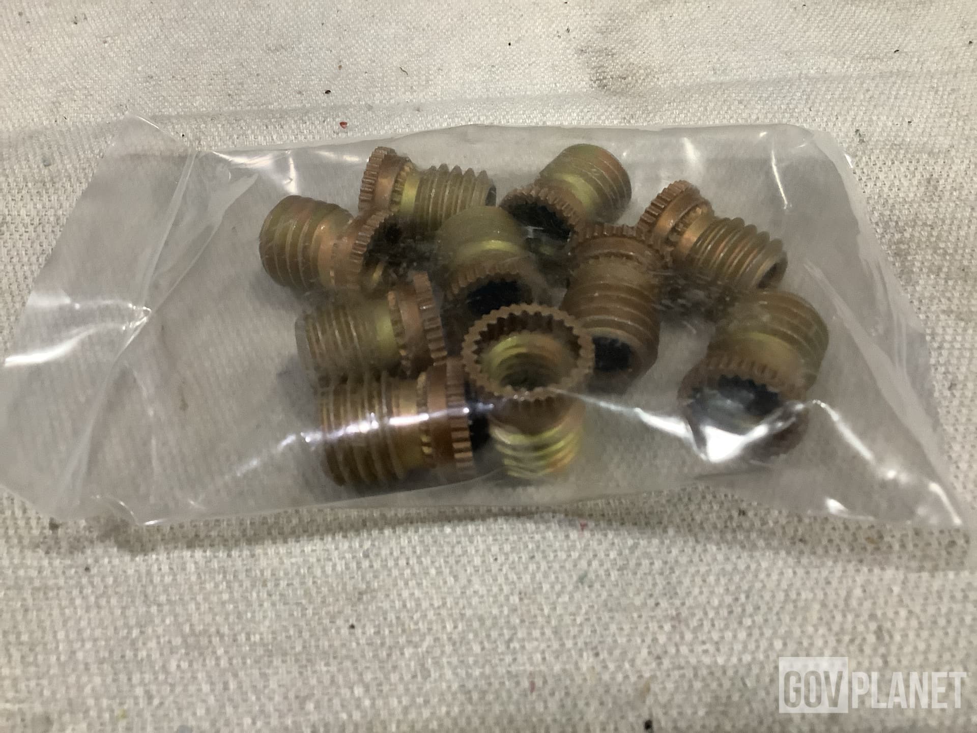 (4,577) Screw Thread Inserts & (7) Reverse Carrier Supports