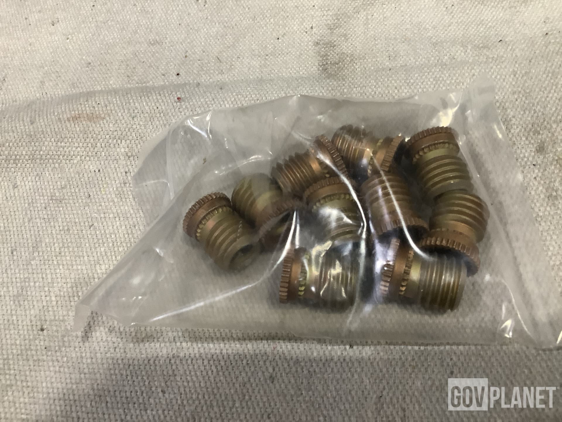 (4,577) Screw Thread Inserts & (7) Reverse Carrier Supports