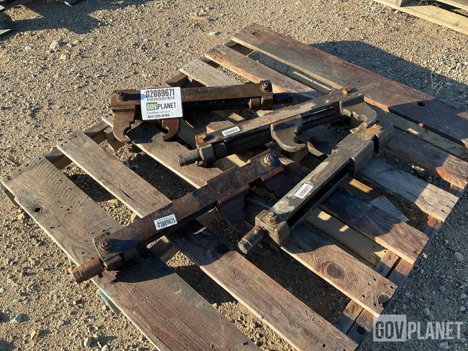 (4) 12304551 Vehicle Track Connection Tools