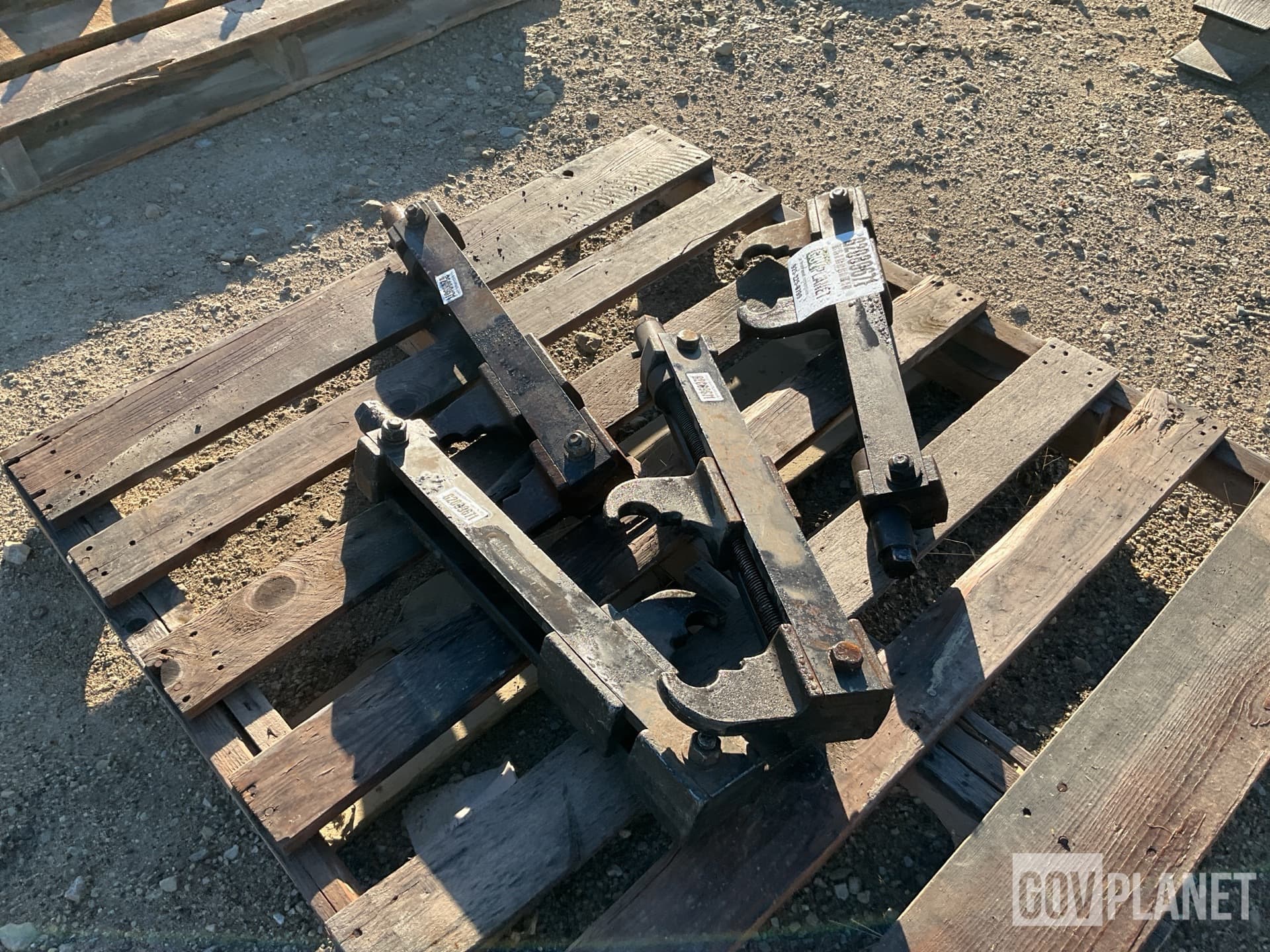 (4) 12304551 Vehicle Track Connection Tools