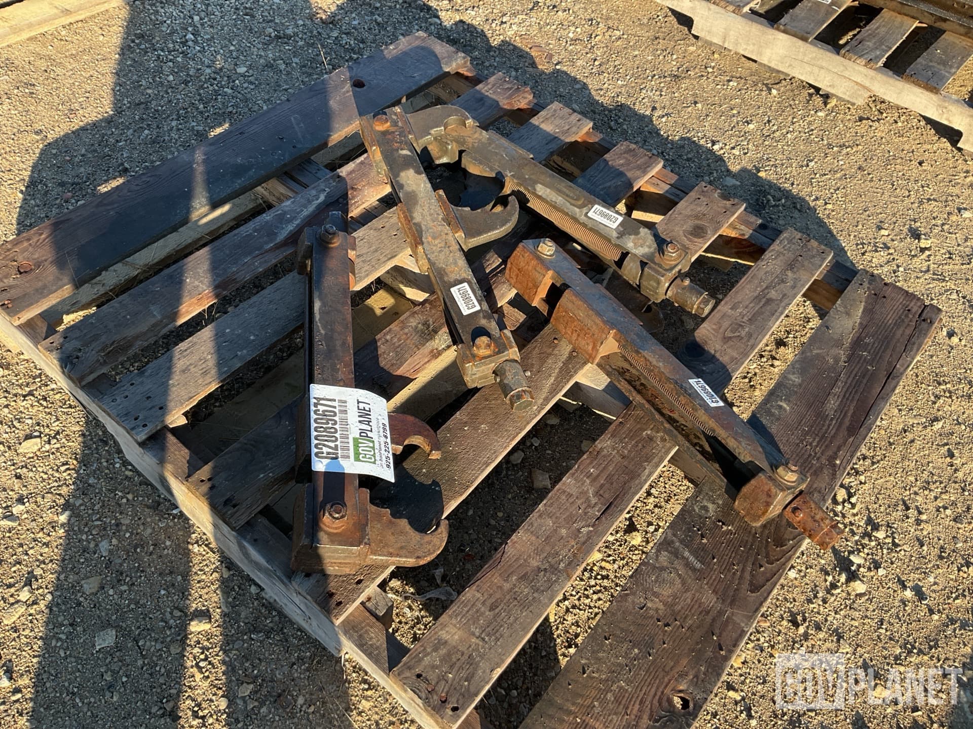 (4) 12304551 Vehicle Track Connection Tools